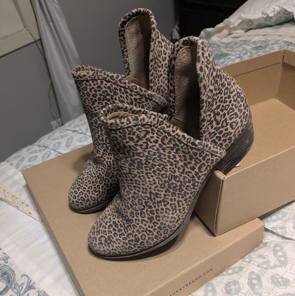 Lucky Brand Leopard Print Ankle Booties in Tan and Black